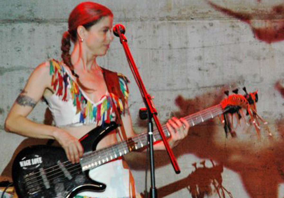 Bonnie-Bowers-singer-bassist-engineer-producer